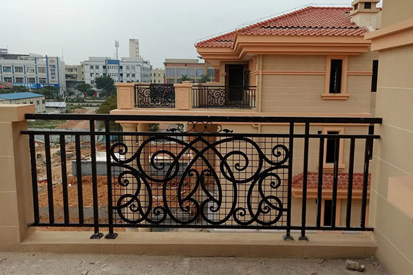 別墅鐵藝護(hù)欄