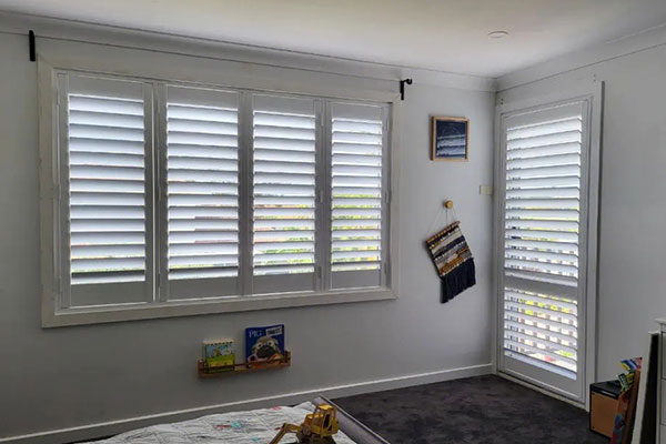 湖北鋅鋼百葉葉片角度調(diào)節(jié)的學(xué)問(wèn)，關(guān)乎舒適與節(jié)能